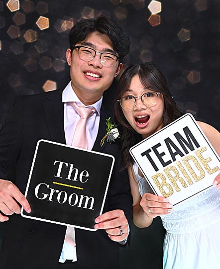 couples posing at the photo booth